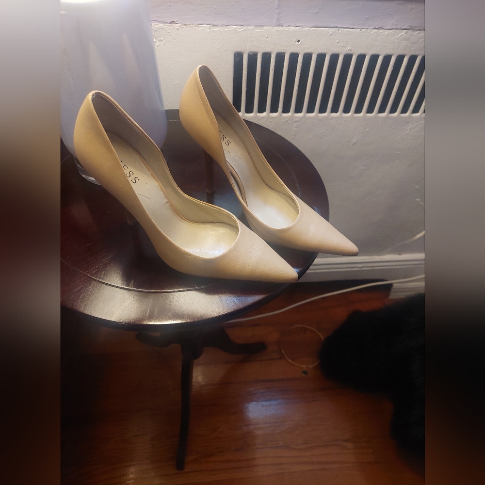 BNWT Guess  light tan stiletto heels